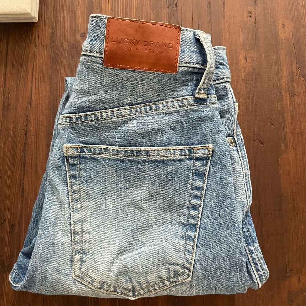 Lucky brand jeans- high rise mom jean drew.